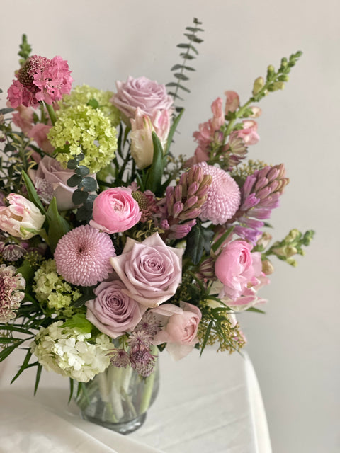 VA-5 Classic One-sided Vase Arrangement