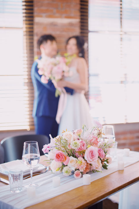 Garden-Style Round Table Centrepiece